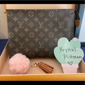 ❤️❤️ SOLD ❤️❤️ Louis Vuitton Toiletry 26
